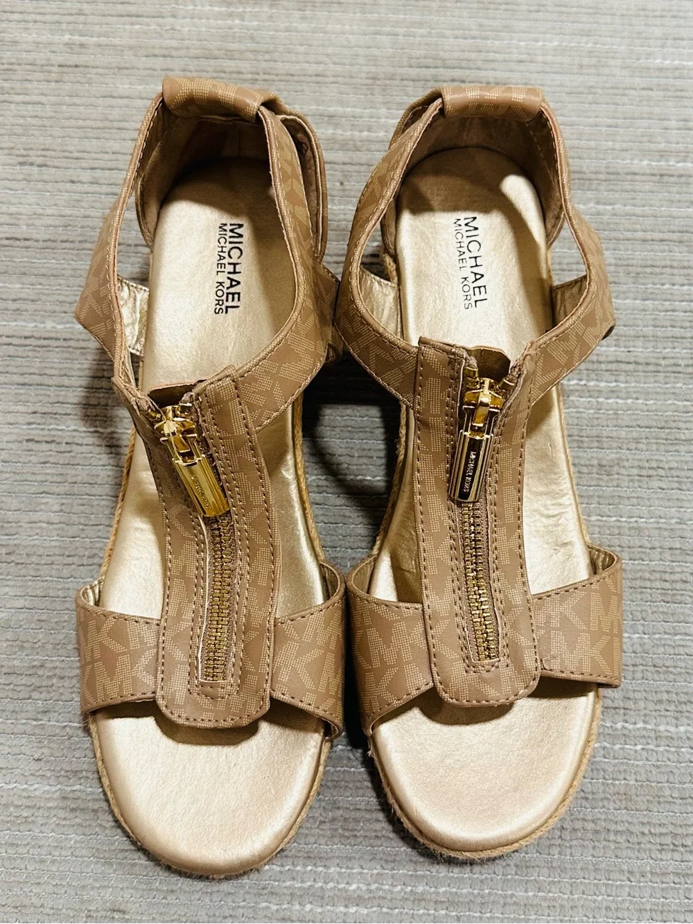 NWOTMichael Kors Berkley Girls Kids Wedge Sandals Shoes Size US 4 Youth / EUR 35